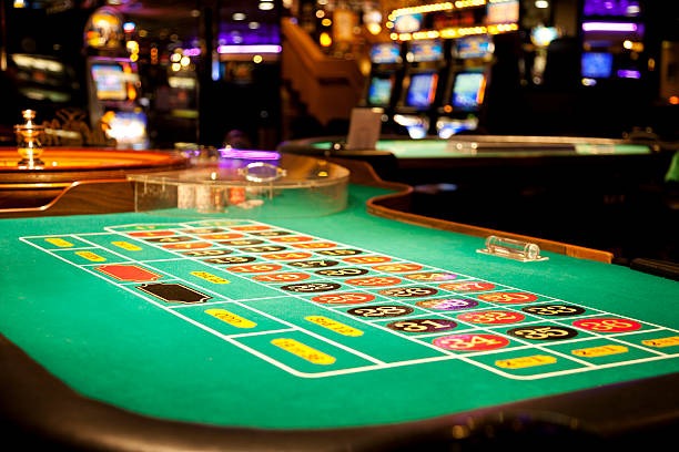 line slot Play'n GO sportsbook interface showing Liga 1 match odds